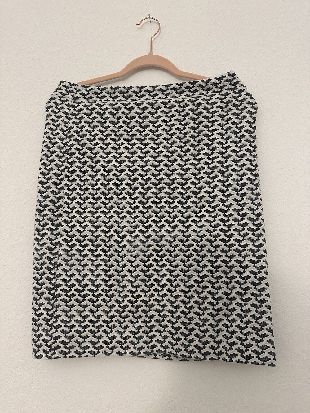 Banana Republic Women’s Black & White Pencil Skirt - Size 4
